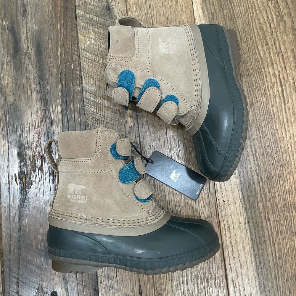 NEW Sorel winter snow boots boy 13